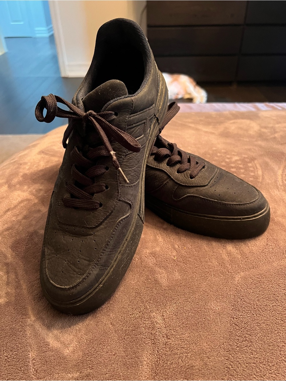 Men's  Hogan Casual Low-Top Sneakers in Dark Navy